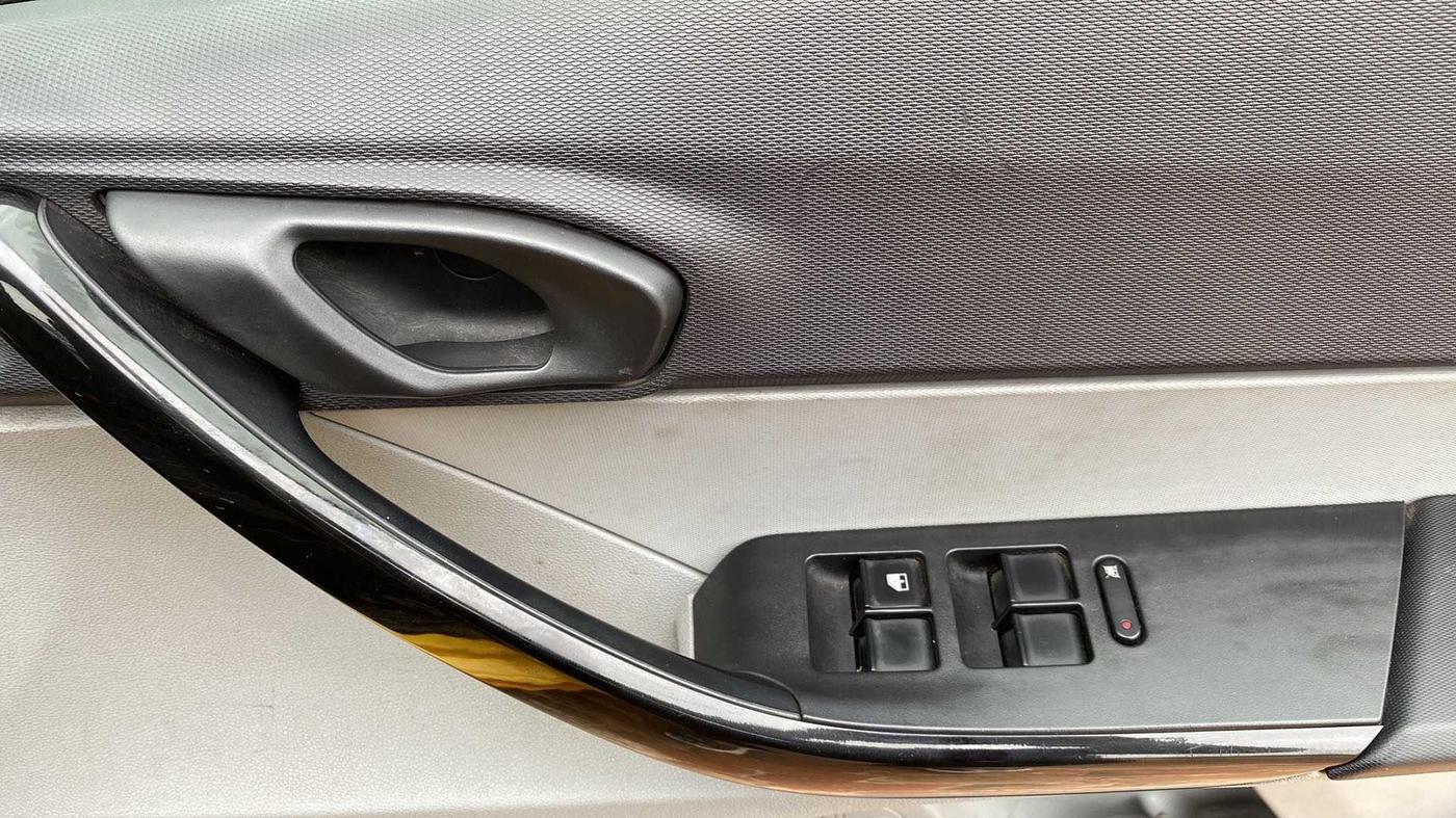 2020 Tata Tiago XT PETROL, Petrol, Manual, 15,874 km, Driver Side Door Panels Control