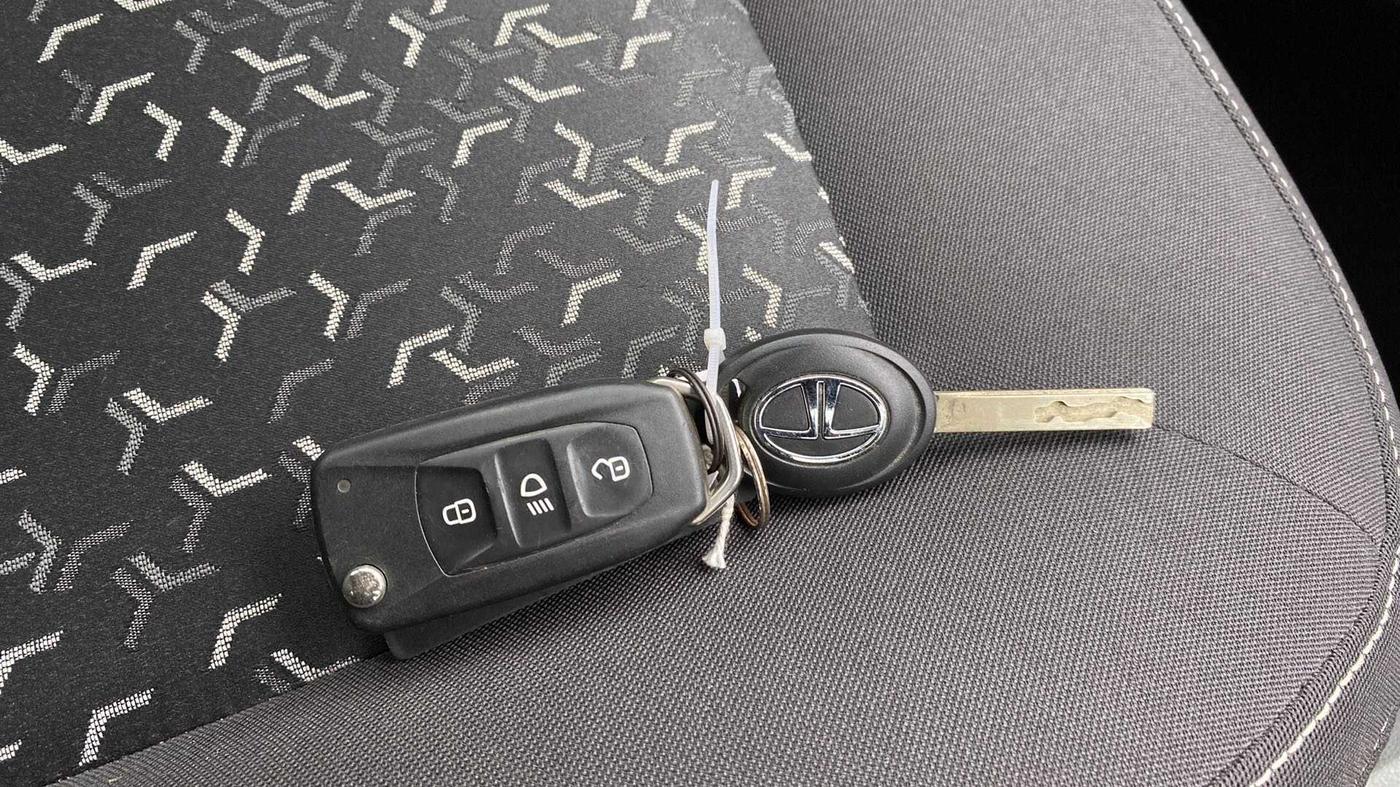 2020 Tata Tiago XT PETROL, Petrol, Manual, 15,874 km, Key Close Up