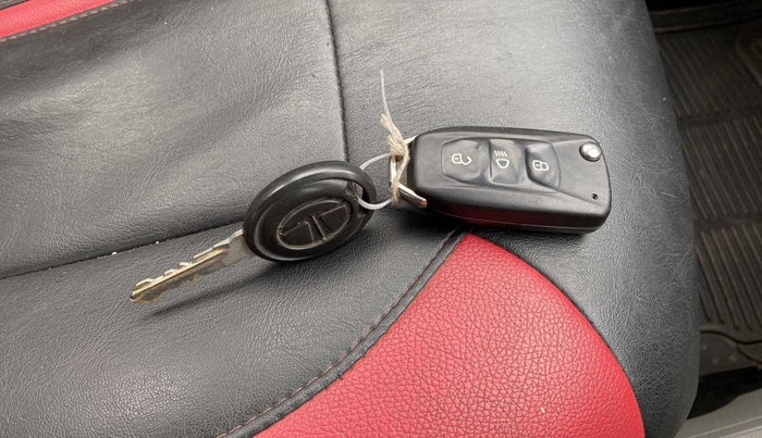 2018 Tata Tiago XZ PETROL, Petrol, Manual, 36,229 km, Key Close Up
