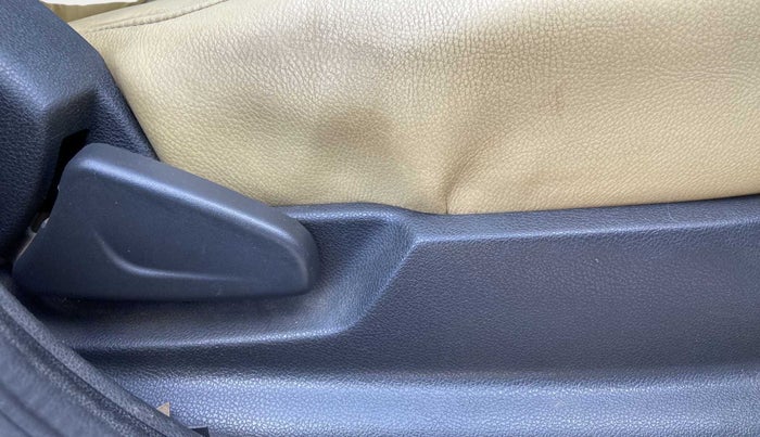 2016 Renault Kwid RXL, Petrol, Manual, 52,427 km, Driver Side Adjustment Panel