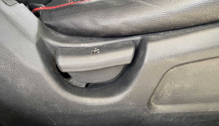 2016 Hyundai i20 Active 1.2 BASE, Petrol, Manual, 1,15,157 km, Driver Side Adjustment Panel