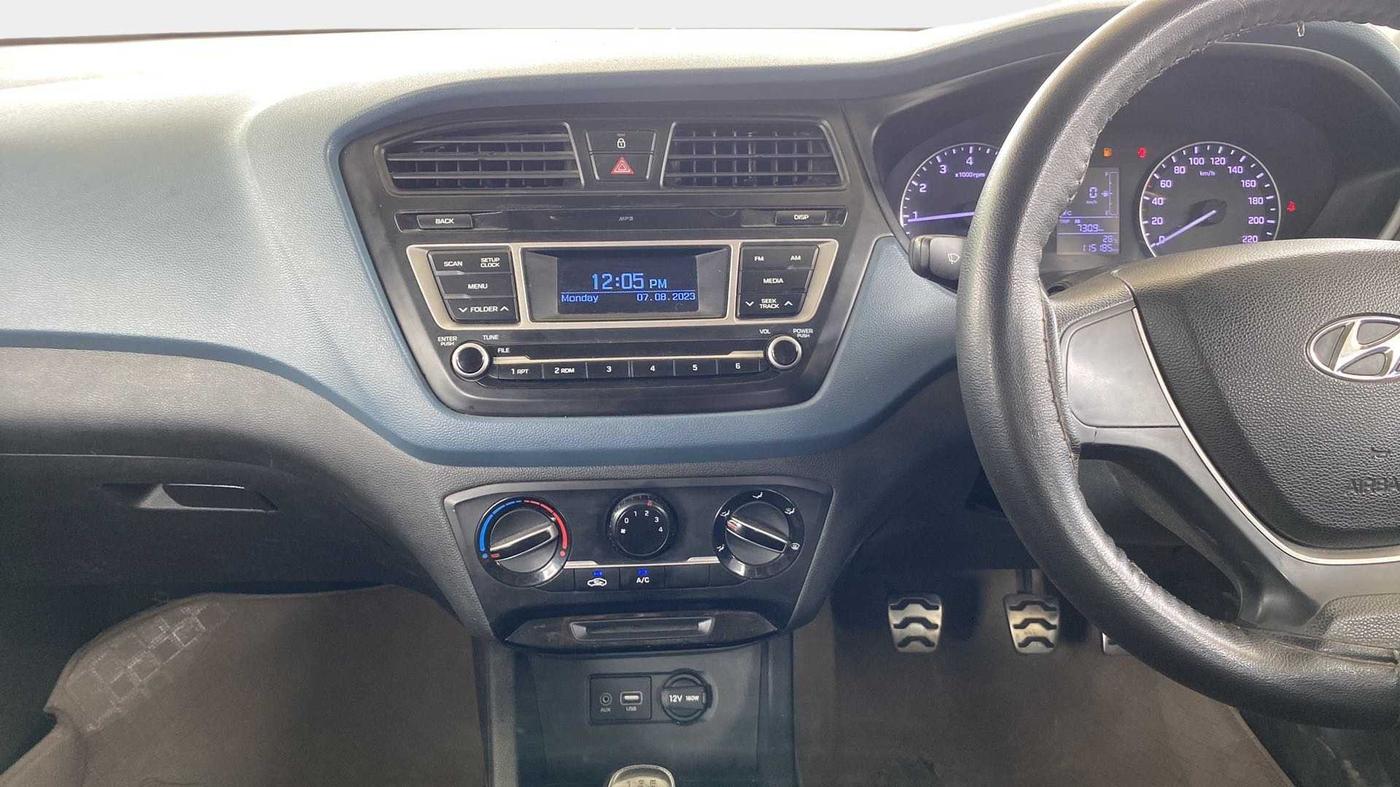 2016 Hyundai i20 Active 1.2 BASE, Petrol, Manual, 1,15,157 km, Air Conditioner