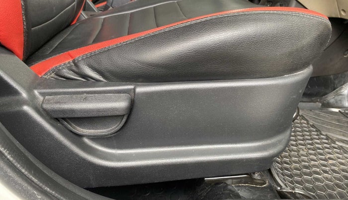 2013 Hyundai i20 SPORTZ 1.2, Petrol, Manual, 63,410 km, Driver Side Adjustment Panel