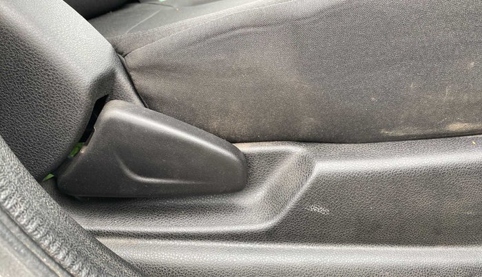2019 Renault Kwid RXT 0.8 (O), Petrol, Manual, 6,446 km, Driver Side Adjustment Panel
