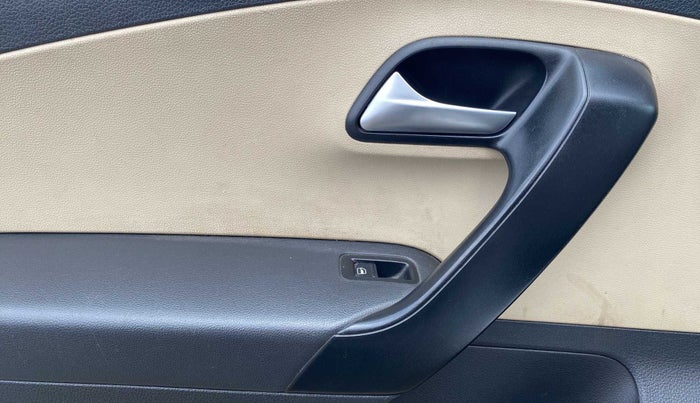 2017 Volkswagen Ameo COMFORTLINE 1.2L, Petrol, Manual, 50,849 km, Left front window switch / handle - Power window makes minor noise
