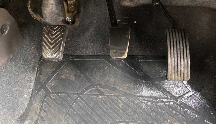 2017 Hyundai Eon ERA +, Petrol, Manual, 40,086 km, Pedals