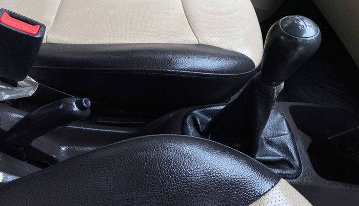 2017 Hyundai Eon ERA +, Petrol, Manual, 40,086 km, Gear Lever