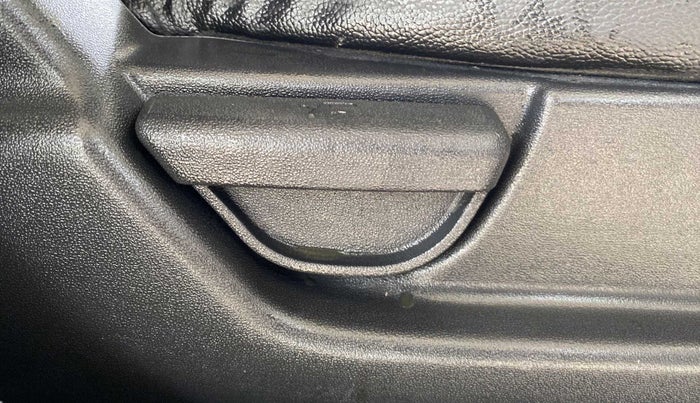 2013 Hyundai i20 MAGNA (O) 1.2, Petrol, Manual, 67,535 km, Driver Side Adjustment Panel