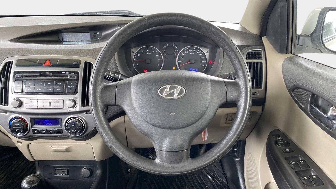 2013 Hyundai i20 MAGNA (O) 1.2, Petrol, Manual, 67,535 km, Steering Wheel Close Up