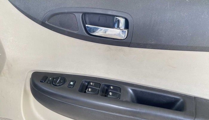2013 Hyundai i20 MAGNA (O) 1.2, Petrol, Manual, 67,535 km, Driver Side Door Panels Control