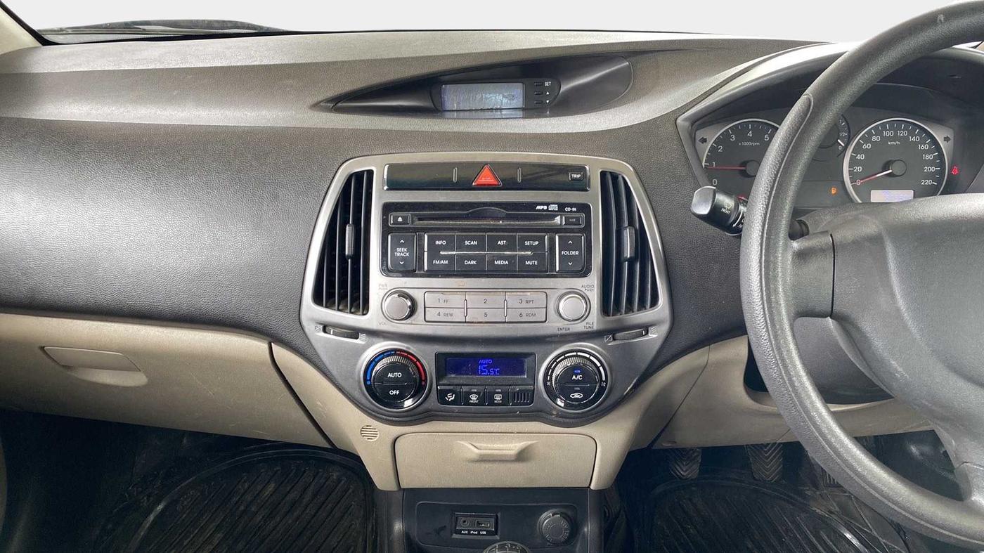 2013 Hyundai i20 MAGNA (O) 1.2, Petrol, Manual, 67,535 km, Air Conditioner