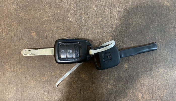 2017 Honda WR-V 1.2L I-VTEC VX MT, CNG, Manual, 90,528 km, Key Close Up