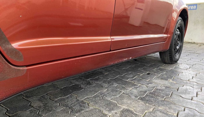 2011 Maruti Swift VXI, Petrol, Manual, 1,22,899 km, Right running board - Slightly dented