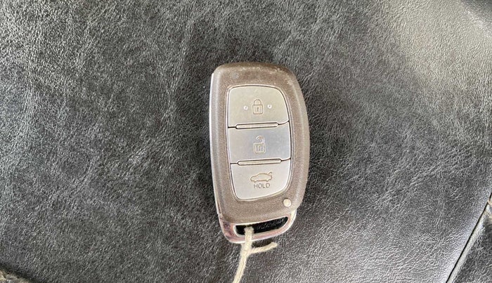 2018 Hyundai Xcent SX 1.2 (O), Petrol, Manual, 42,865 km, Key Close Up