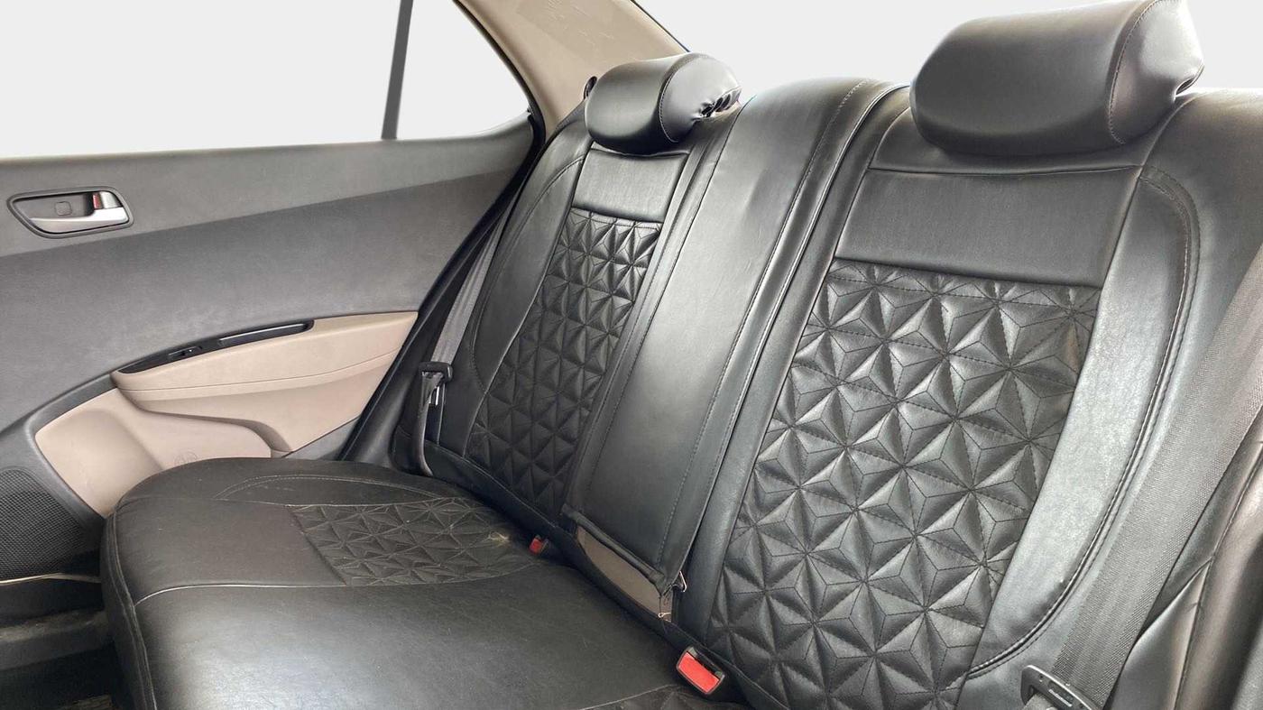 2018 Hyundai Xcent SX 1.2 (O), Petrol, Manual, 42,865 km, Right Side Rear Door Cabin