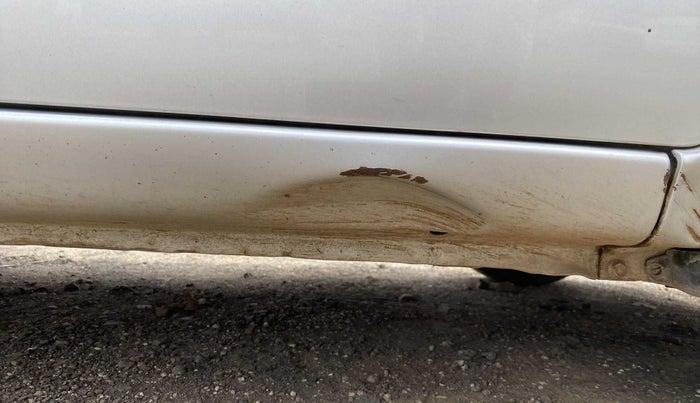 2010 Maruti Wagon R 1.0 VXI, Petrol, Manual, 64,810 km, Right running board - Slightly dented