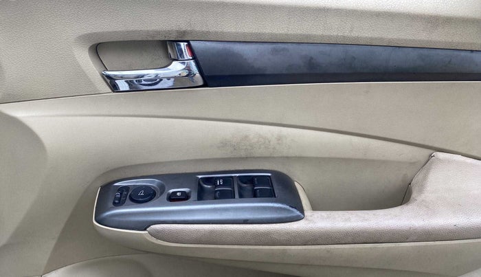2013 Honda City 1.5L I-VTEC V MT, Petrol, Manual, 1,25,544 km, Driver Side Door Panels Control