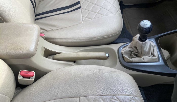 2013 Honda City 1.5L I-VTEC V MT, Petrol, Manual, 1,25,544 km, Gear Lever