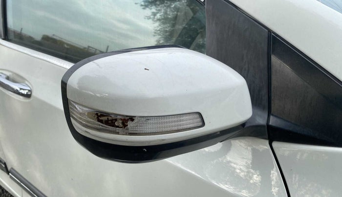 2013 Honda City 1.5L I-VTEC V MT, Petrol, Manual, 1,25,544 km, Right rear-view mirror - Indicator light has minor damage