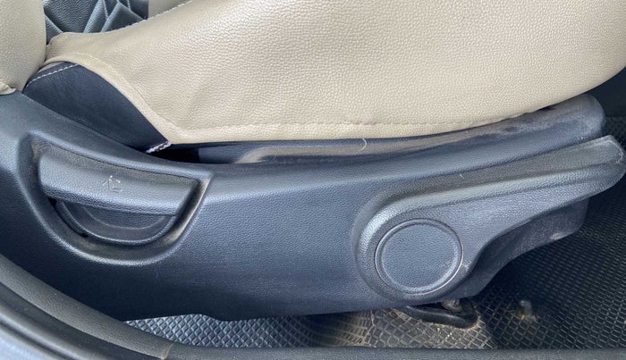 2016 Hyundai Xcent SX 1.2, Petrol, Manual, 54,218 km, Driver Side Adjustment Panel