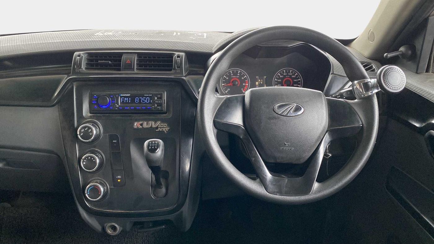 2017 Mahindra KUV 100 NXT K2+ P 6 STR, Petrol, Manual, 62,255 km, Steering Wheel Close Up