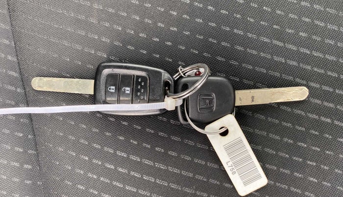 2017 Honda WR-V 1.2L I-VTEC VX MT, Petrol, Manual, 35,595 km, Key Close Up