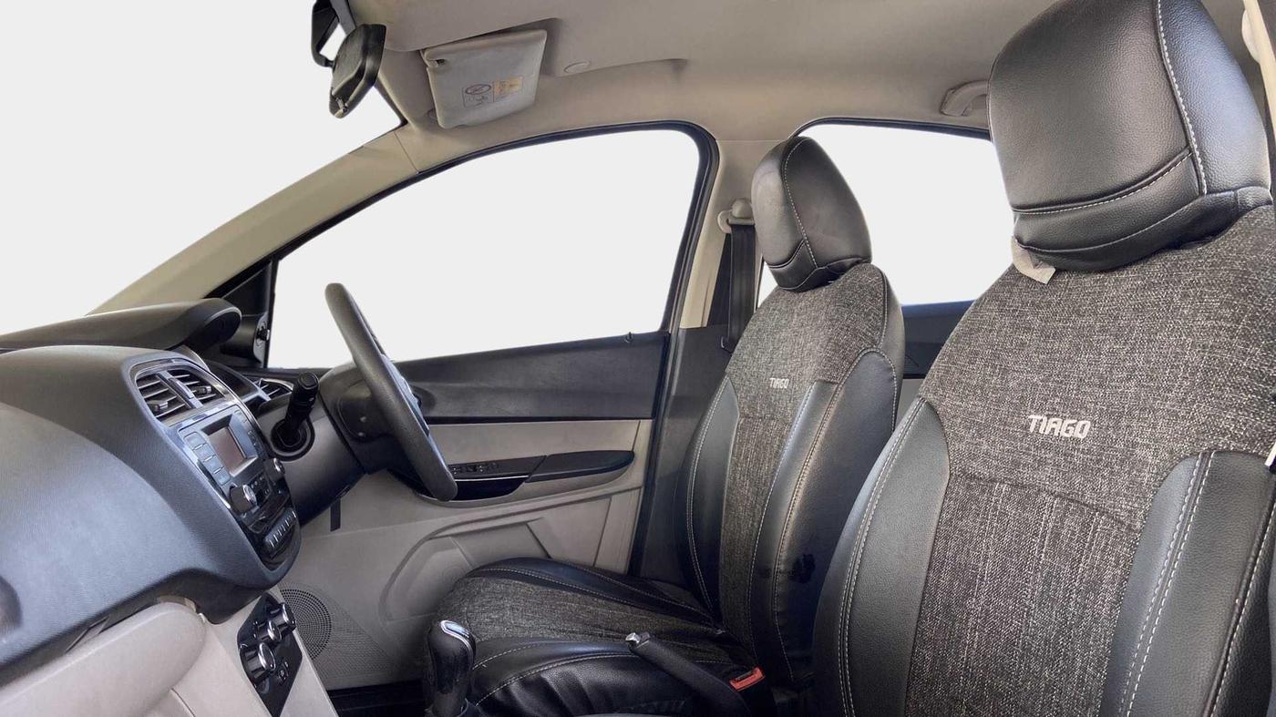 2016 Tata Tiago XZ PETROL, Petrol, Manual, 97,441 km, Right Side Front Door Cabin