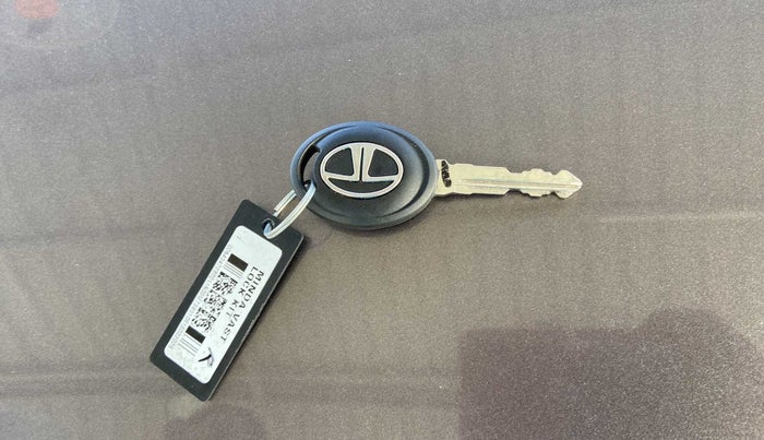 2016 Tata Tiago XZ PETROL, Petrol, Manual, 97,441 km, Key Close Up