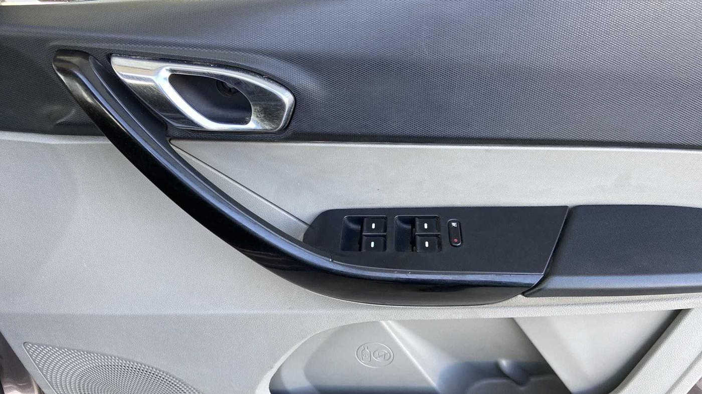 2016 Tata Tiago XZ PETROL, Petrol, Manual, 97,441 km, Driver Side Door Panels Control
