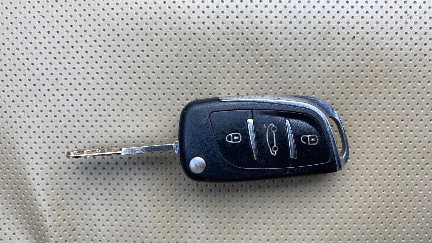 2011 Honda City 1.5L I-VTEC V MT, Petrol, Manual, 1,00,199 km, Key Close Up