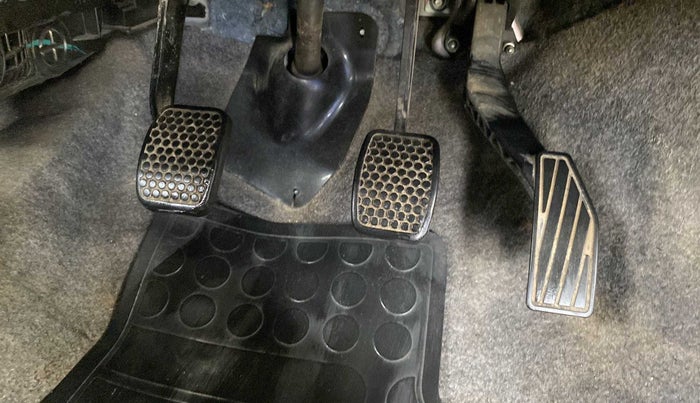 2018 Maruti Alto 800 VXI, Petrol, Manual, 32,464 km, Pedals