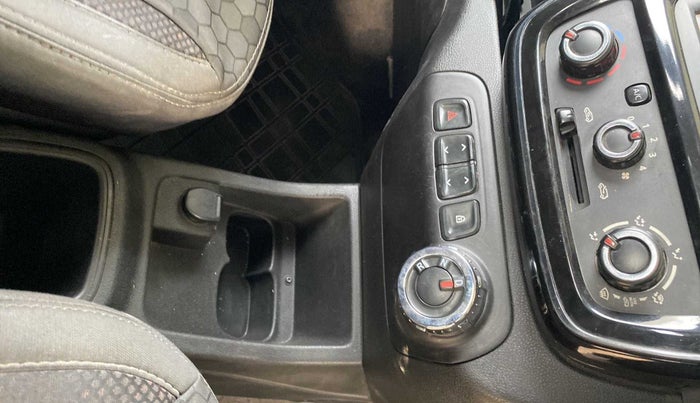 2017 Renault Kwid RXT 1.0 AMT (O), Petrol, Automatic, 34,061 km, Gear Lever