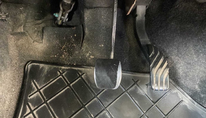 2017 Renault Kwid RXT 1.0 AMT (O), Petrol, Automatic, 34,061 km, Pedals