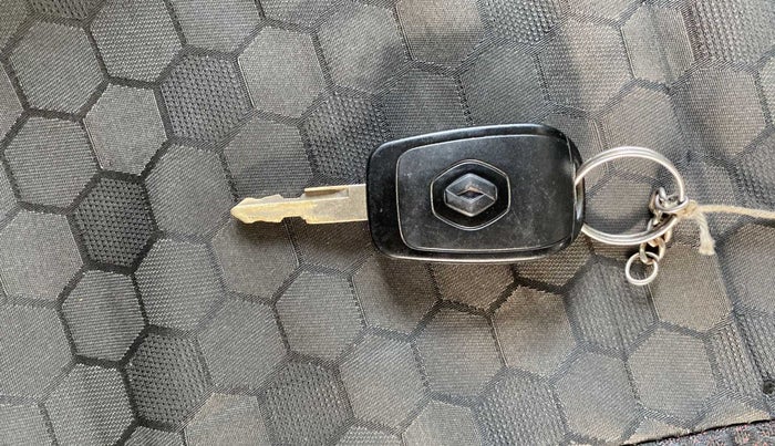 2017 Renault Kwid RXT 1.0 AMT (O), Petrol, Automatic, 34,061 km, Key Close Up