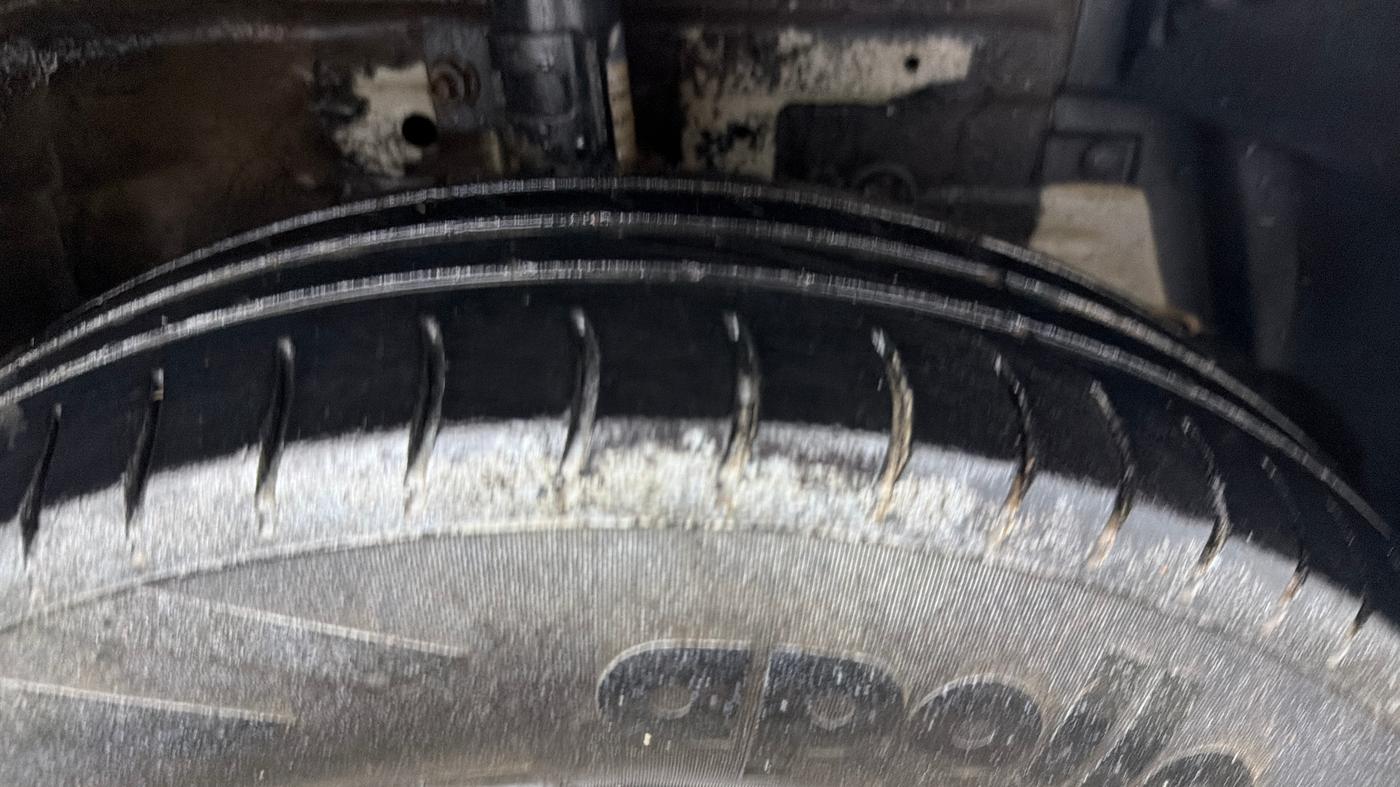 2017 Maruti Swift Dzire LXI, Petrol, Manual, 91,051 km, Right Front Tyre Tread