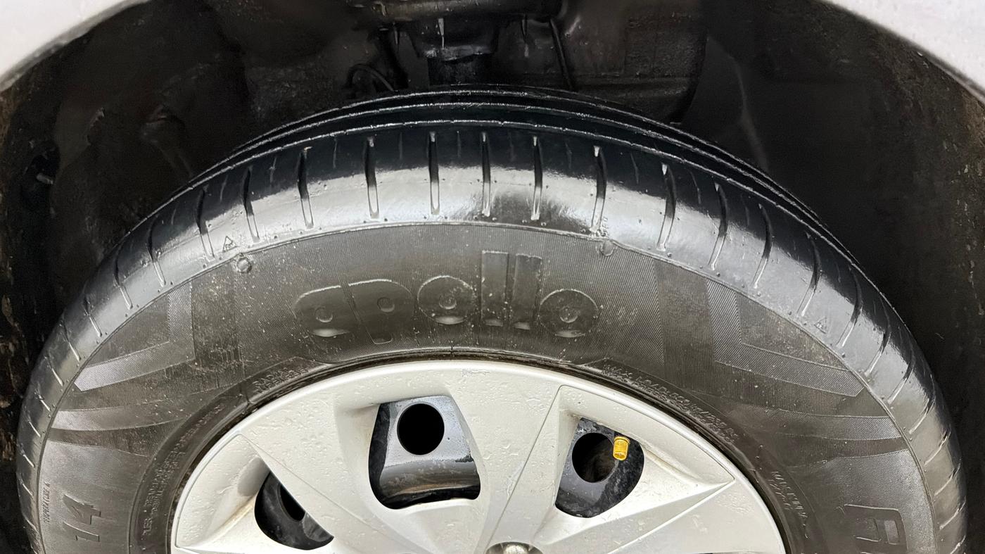 2017 Hyundai Elite i20 MAGNA 1.2, Petrol, Manual, 70,345 km, Right Front Tyre Tread