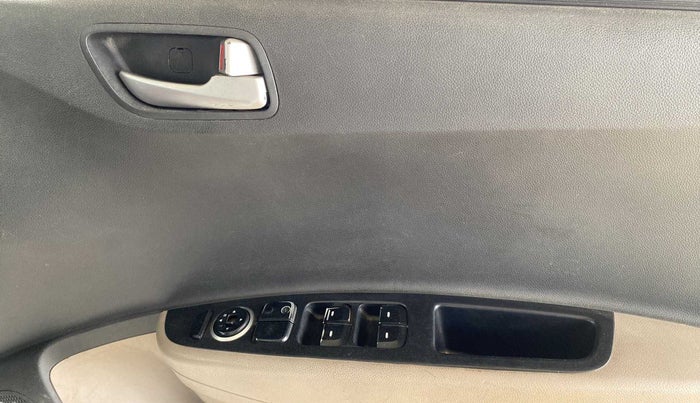 2015 Hyundai Grand i10 SPORTZ 1.1 CRDI, Diesel, Manual, 1,13,638 km, Driver Side Door Panels Control