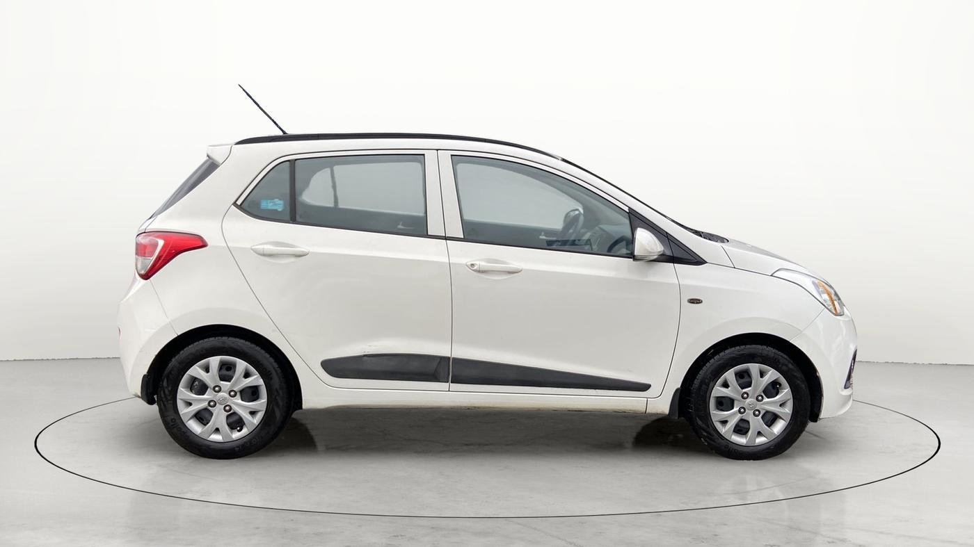 2015 Hyundai Grand i10 SPORTZ 1.2 KAPPA VTVT, Petrol, Manual, 38,362 km, Right Side View