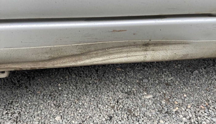 2011 Maruti Ritz VXI, Petrol, Manual, 22,683 km, Right running board - Minor scratches