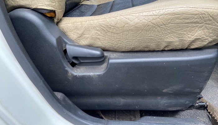 2014 Maruti Wagon R 1.0 LXI CNG, CNG, Manual, 1,05,931 km, Driver Side Adjustment Panel