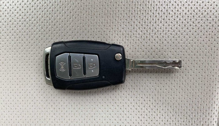 2019 Mahindra XUV300 W6 1.5 DIESEL AMT, Diesel, Automatic, 36,195 km, Key Close Up