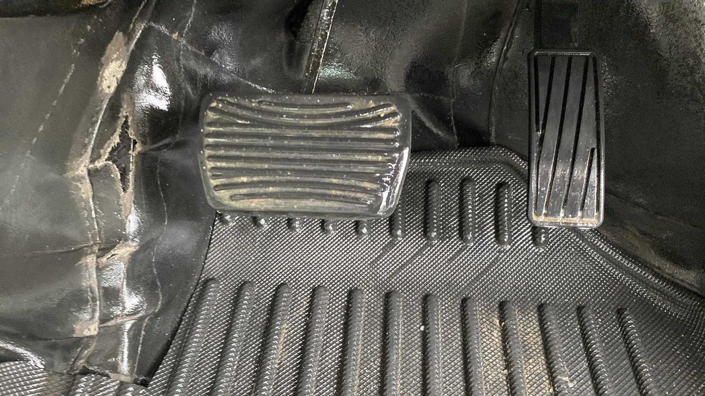 2019 Mahindra XUV300 W6 1.5 DIESEL AMT, Diesel, Automatic, 36,195 km, Pedals