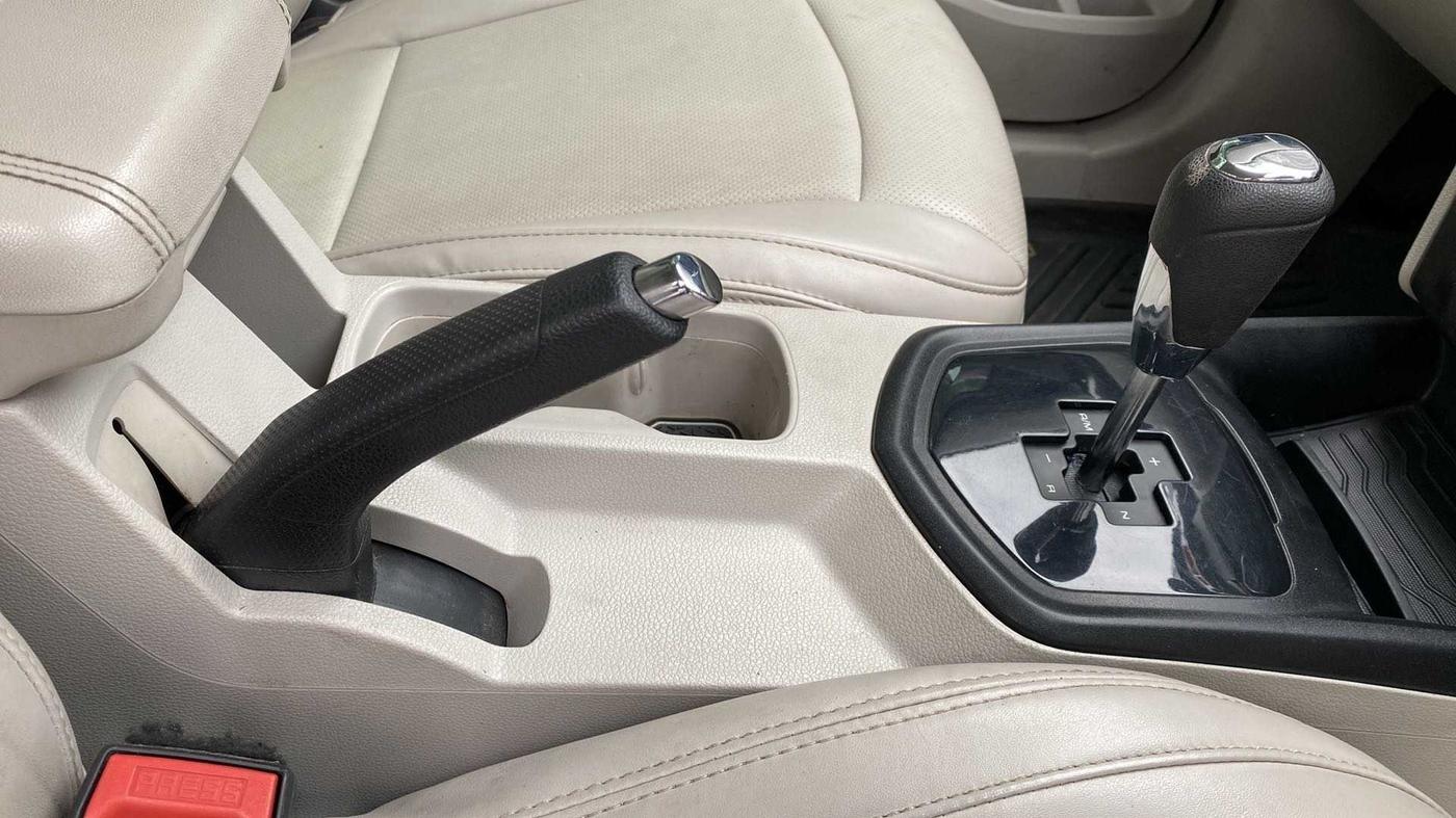 2019 Mahindra XUV300 W6 1.5 DIESEL AMT, Diesel, Automatic, 36,195 km, Gear Lever