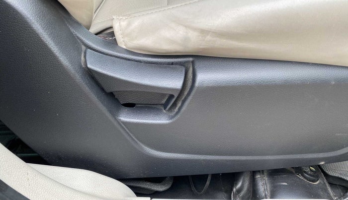 2019 Mahindra XUV300 W6 1.5 DIESEL AMT, Diesel, Automatic, 36,195 km, Driver Side Adjustment Panel