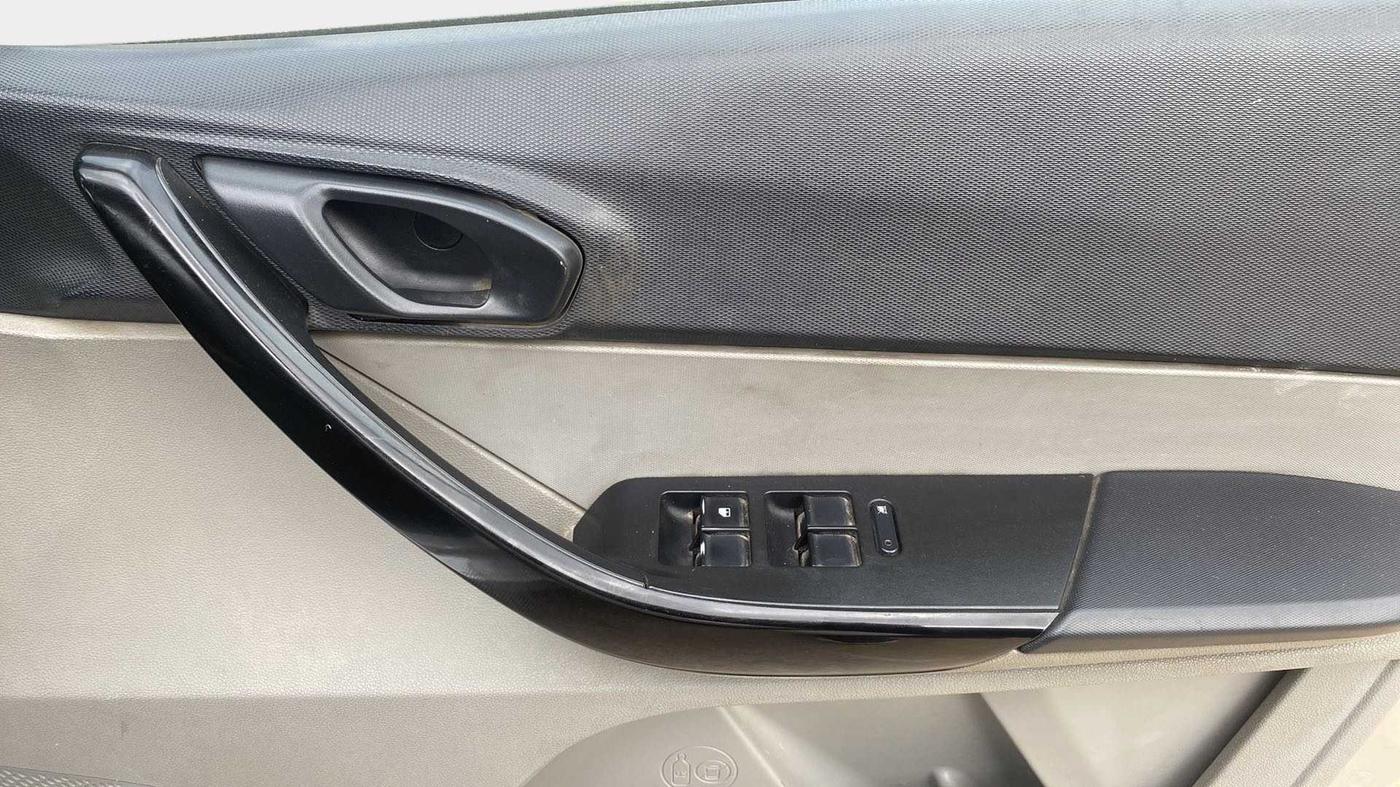 2017 Tata Tiago XTA PETROL, Petrol, Automatic, 67,719 km, Driver Side Door Panels Control