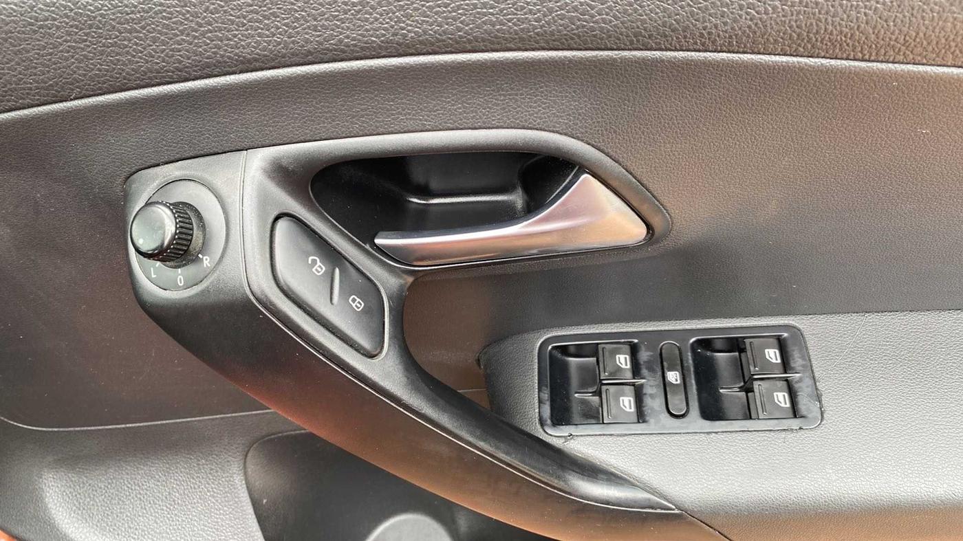 2014 Volkswagen Polo COMFORTLINE 1.2L PETROL, Petrol, Manual, 55,092 km, Driver Side Door Panels Control