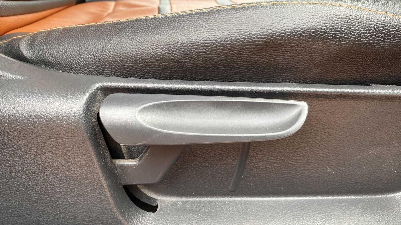 2014 Volkswagen Polo COMFORTLINE 1.2L PETROL, Petrol, Manual, 55,092 km, Driver Side Adjustment Panel