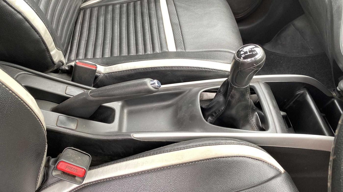 2017 Maruti Baleno DELTA DIESEL 1.3, Diesel, Manual, 62,175 km, Gear Lever