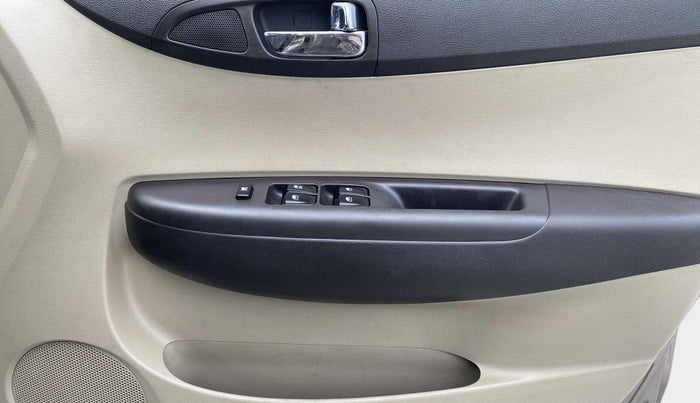 2013 Hyundai i20 MAGNA 1.4 CRDI, Diesel, Manual, 59,477 km, Driver Side Door Panels Control