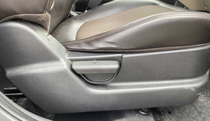 2013 Hyundai i20 MAGNA 1.4 CRDI, Diesel, Manual, 59,477 km, Driver Side Adjustment Panel